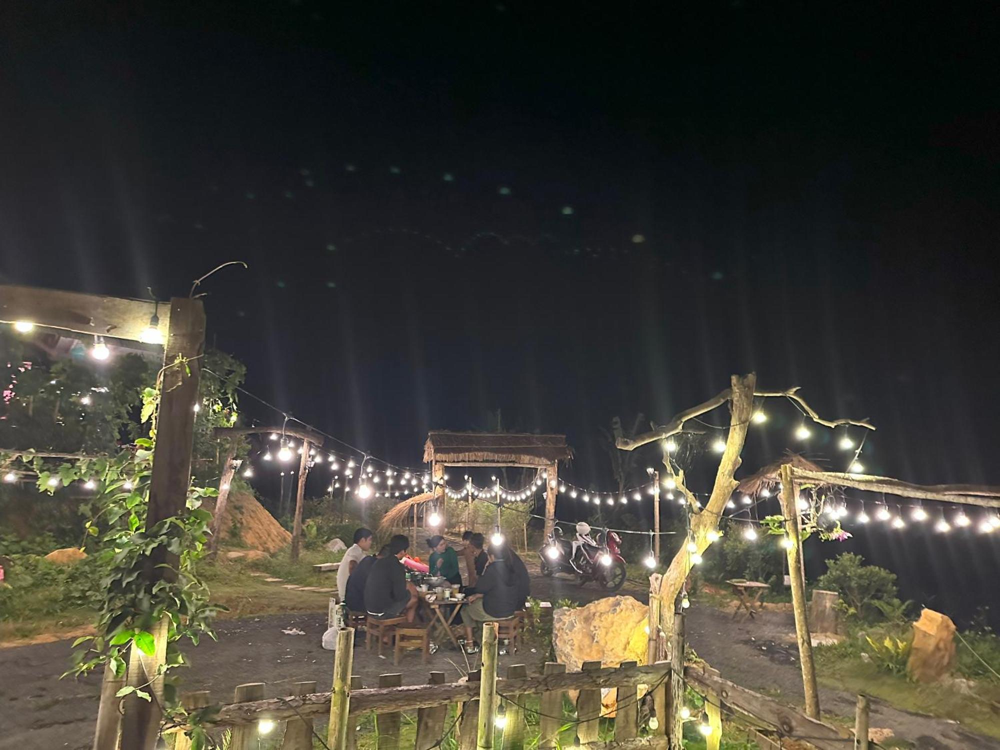 Coi Nguon Farm Glam Mang Den Hotel Kon Von Kla Eksteriør billede